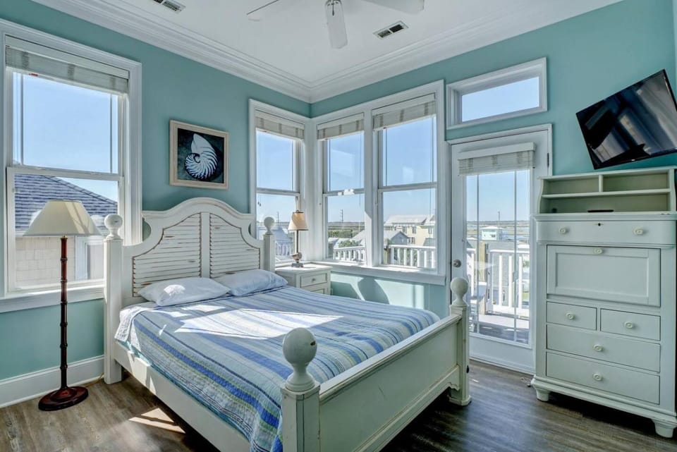 Tipsy Turtle South-bOceanfront Oasis - Dog Friendly - Pool House in Surf City