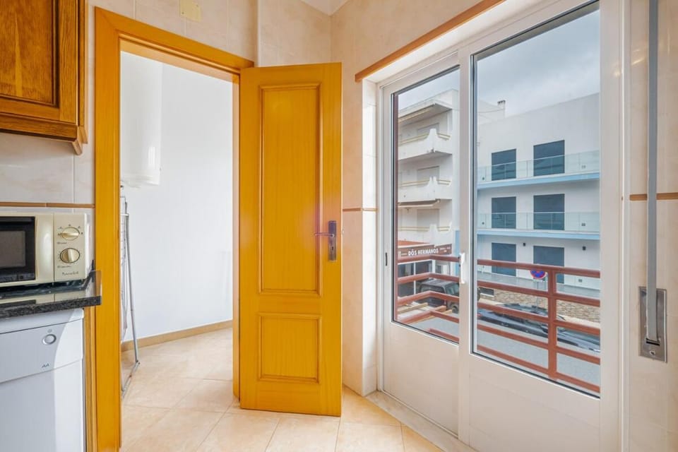 Apartamento T2 com terraço e churraqueira a 1 minuto da praia Altura Algarve Apartment in Faro District