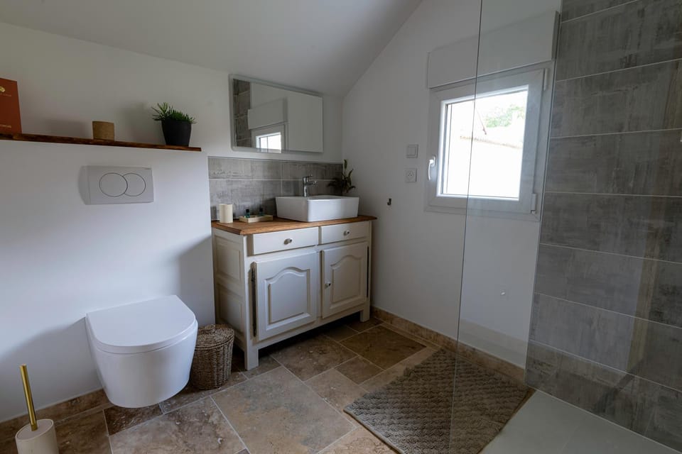 Shower, Toilet, Bathroom, towels