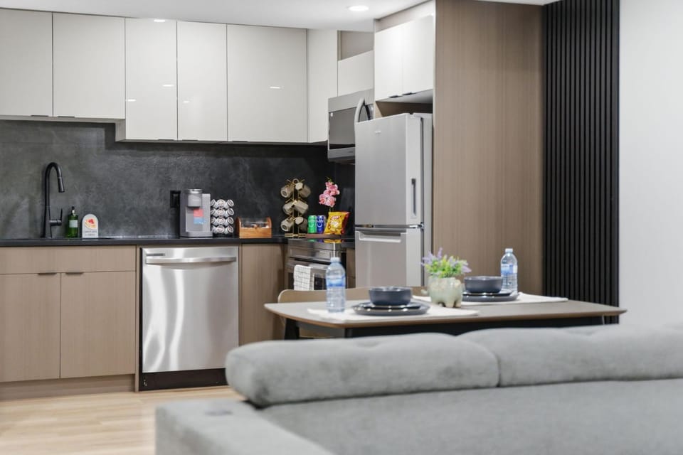 Coffee/tea facilities, Kitchen or kitchenette, Food and drinks, dishwasher, oven, stove, toaster