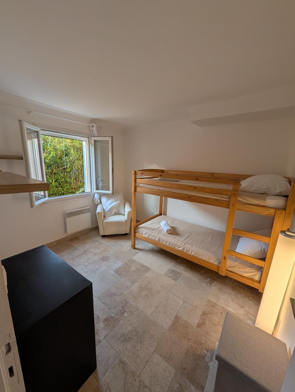 Bed, Photo of the whole room, Bedroom, bunk bed, towels