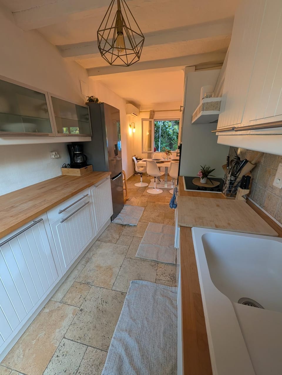 Kitchen or kitchenette, Dining area, stove