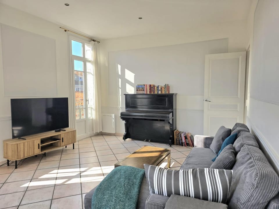 Communal lounge/ TV room, Living room, heating, air conditioner