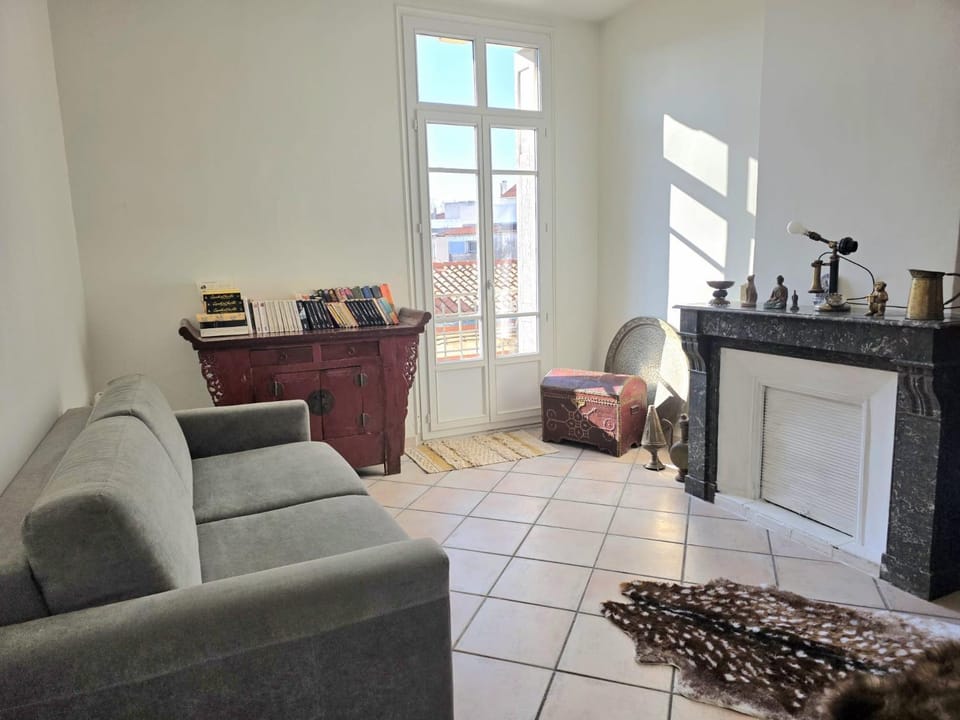 Bedroom, fireplace, heating, air conditioner