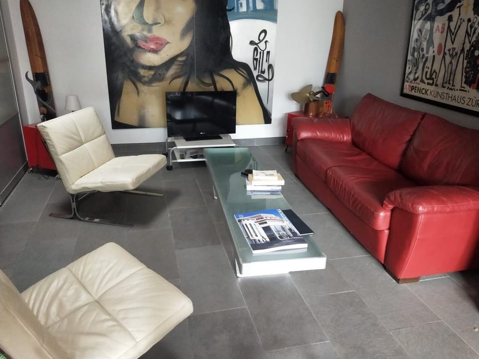 A 80 m de la superbe plage de la fossette, maison façon loft Apartment in Le Lavandou