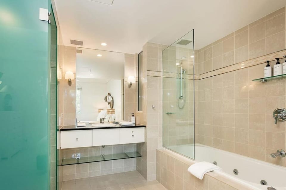 Rare Elegance on Hastings st Apartment in Noosa Heads