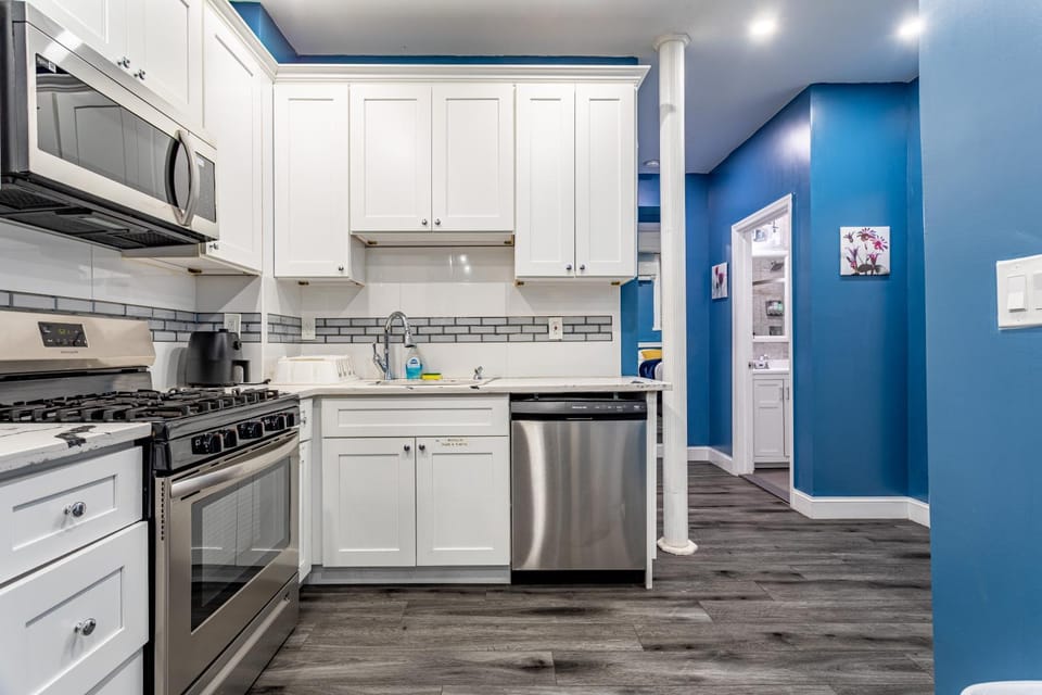 Luxurious 4BR-2BA-9 Beds | NYC | MetLife | Parking Apartment in Bayonne