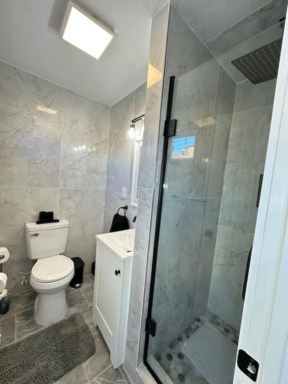 Modern 4BR 2BA 9 Beds NYC MetLife Free Parking Apartment in Bayonne