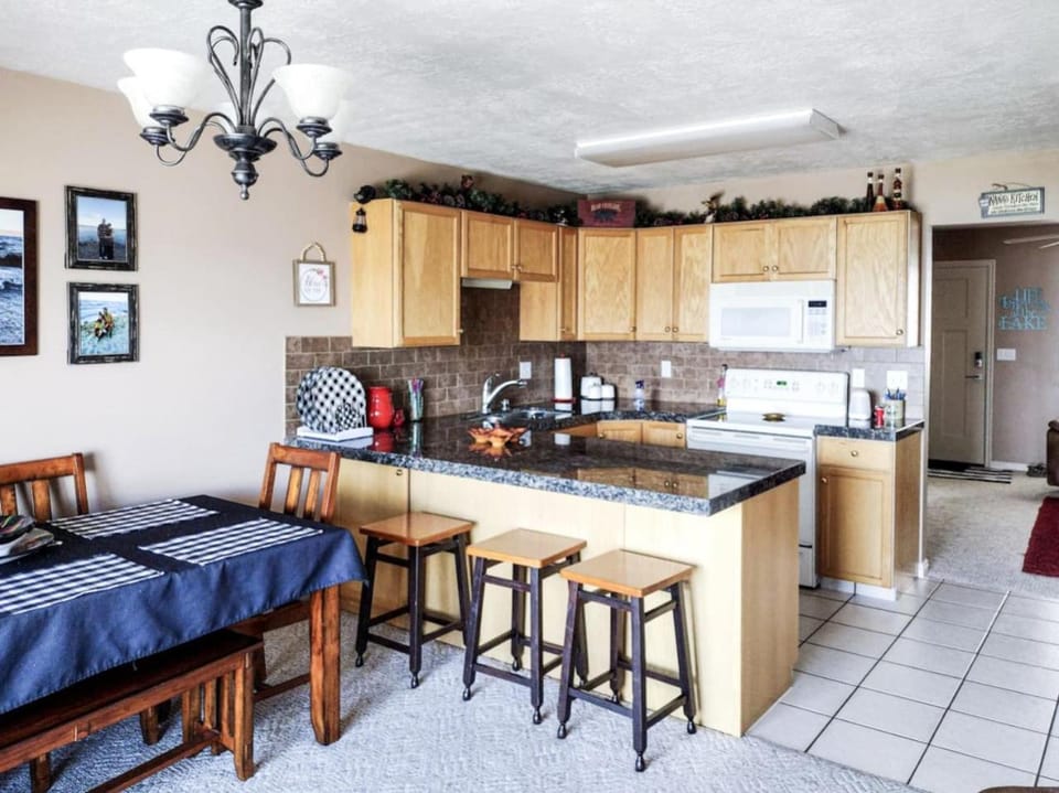 Lakeview Condo 871 3 House in Garden City