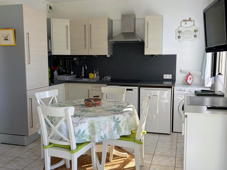 Dining area, stove, kitchen