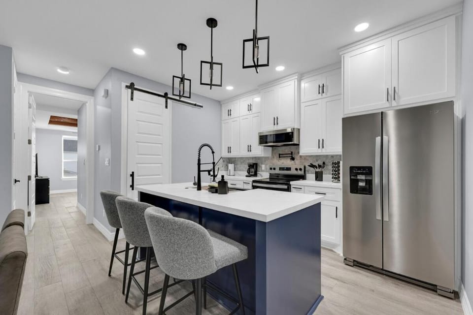 Relax and Unwind in this Modern Spacious Townhome Apartment in Pharr