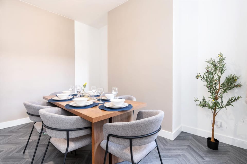Seating area, Dining area