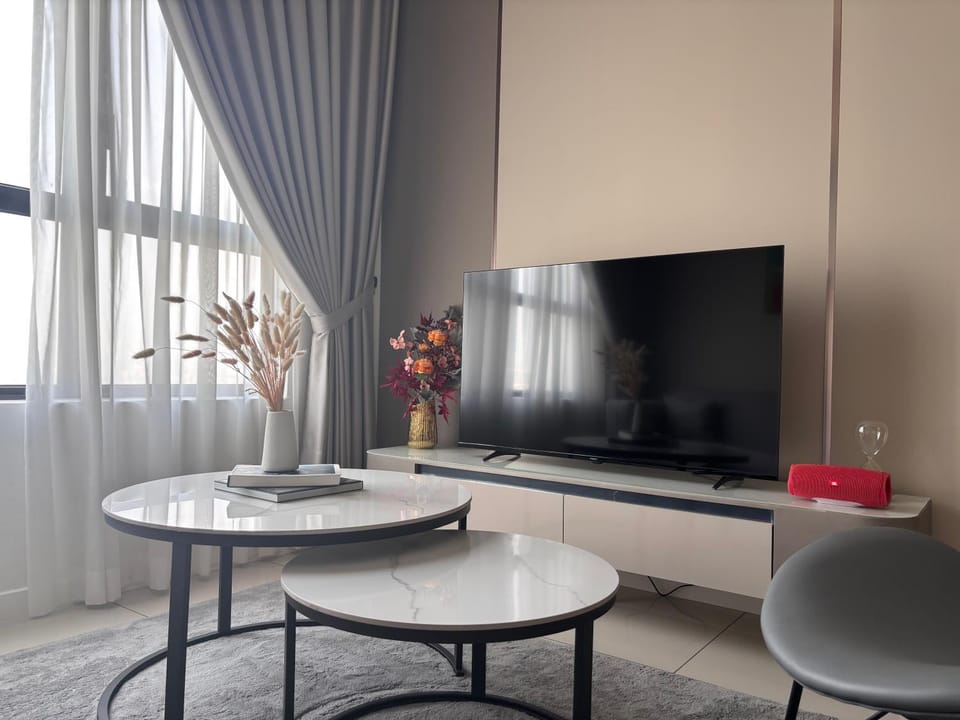 Southplace Subang with Lake Park View Apartment in Subang Jaya