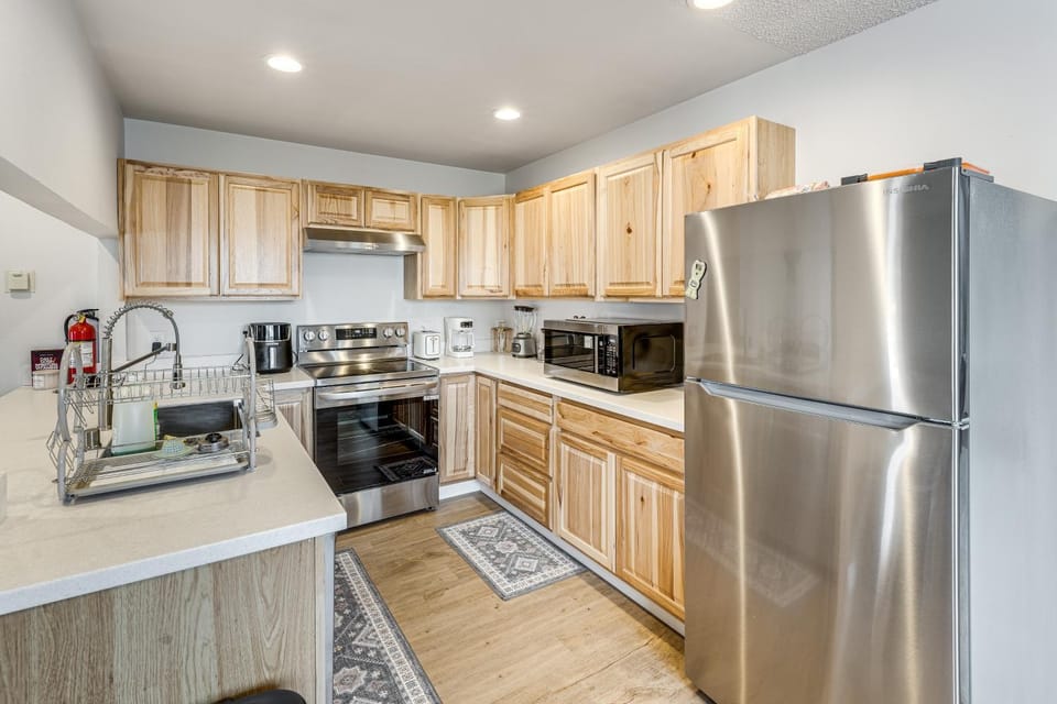3 Mi to Dtwn: Group Retreat in Anchorage! House in Spenard