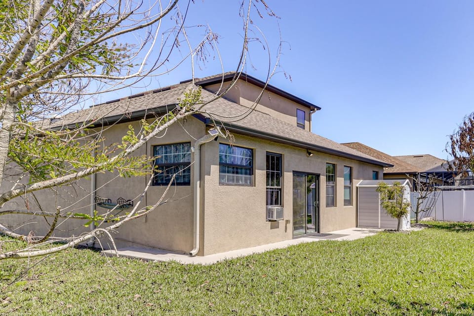Extended Stay in Tampa Area! Spacious Home w/ Yard House in Tampa