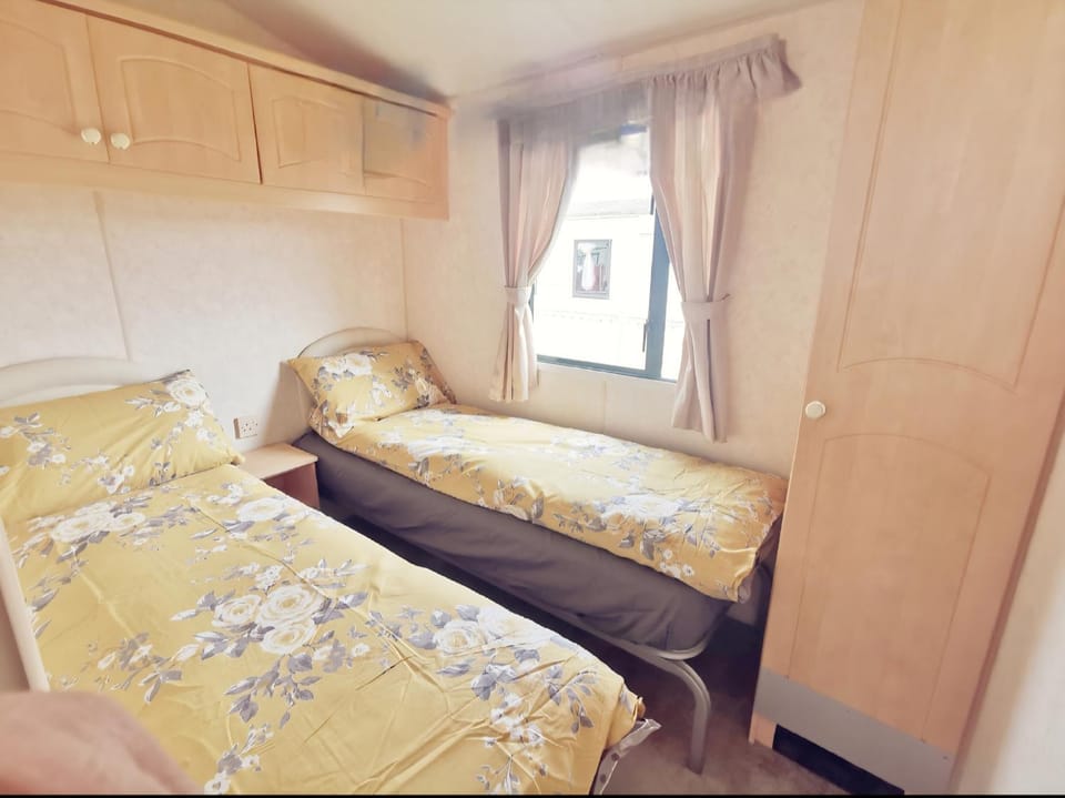 VJ Plum a 2 bed 6 berth luxury static caravan, bedding Included, on Coral Beach in Ingoldmells House in Ingoldmells