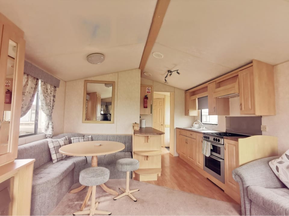 VJ Plum a 2 bed 6 berth luxury static caravan, bedding Included, on Coral Beach in Ingoldmells House in Ingoldmells