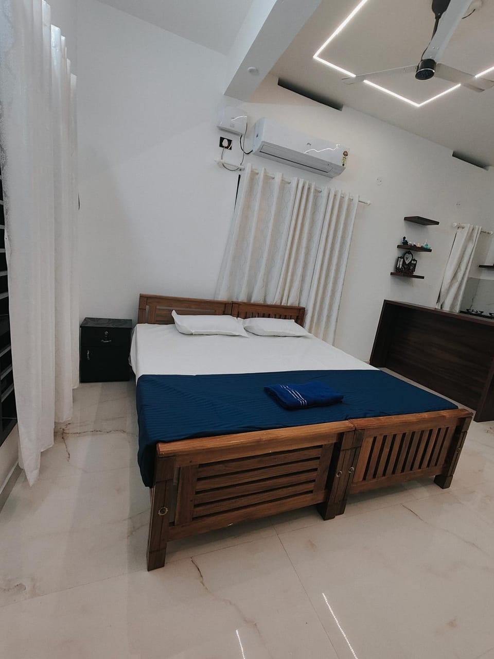 Bed, Bedroom, air conditioner