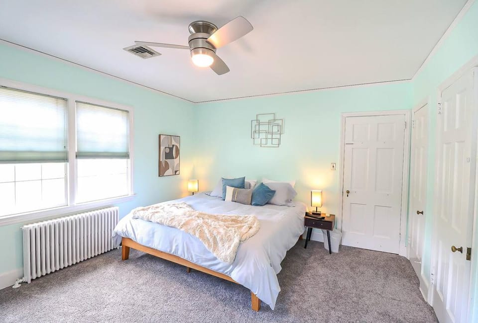 Lofty Elegant Home • Downtown Princeton • 3BR Apartment in Princeton