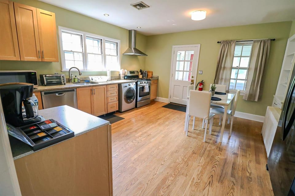 Lofty Elegant Home • Downtown Princeton • 3BR Apartment in Princeton