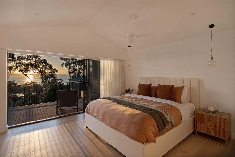 Vue: Breathtaking Jervis Bay views, luxury retreat House in Vincentia