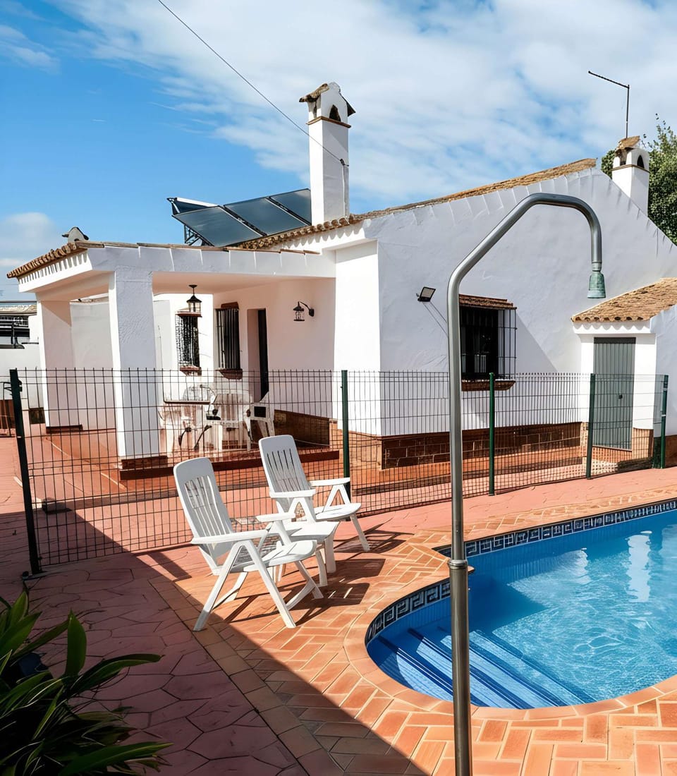 Casa con piscina privada muy cerca del pueblo Chalet in La Janda
