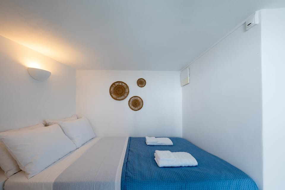 Silver Lining Apartment in Santorini