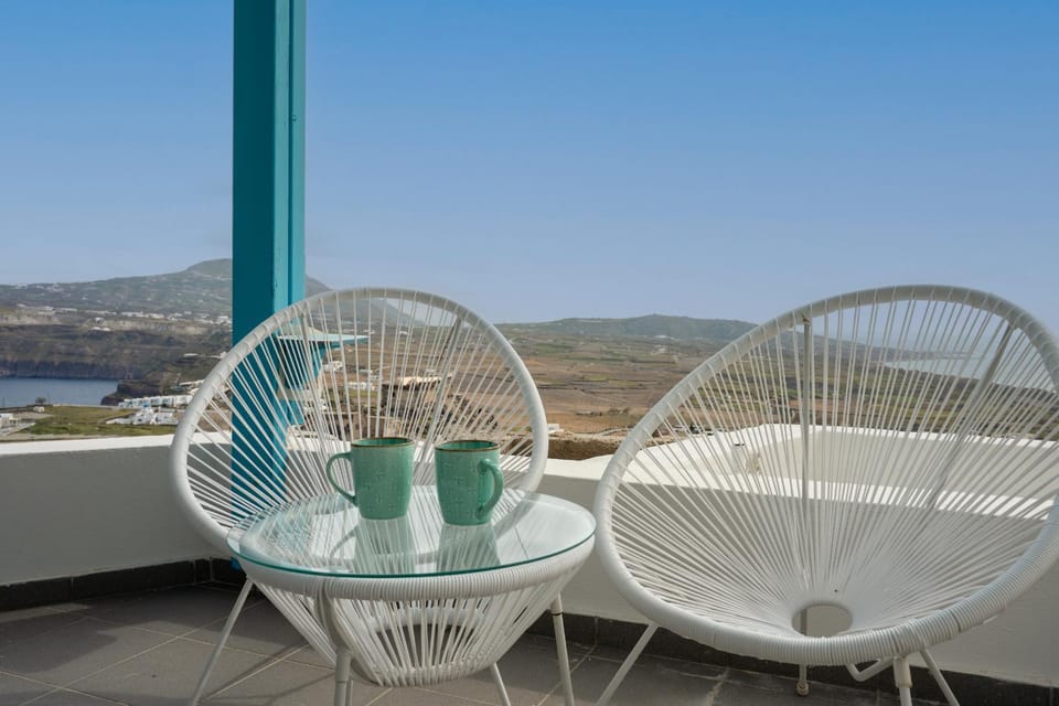 Silver Lining Apartment in Santorini