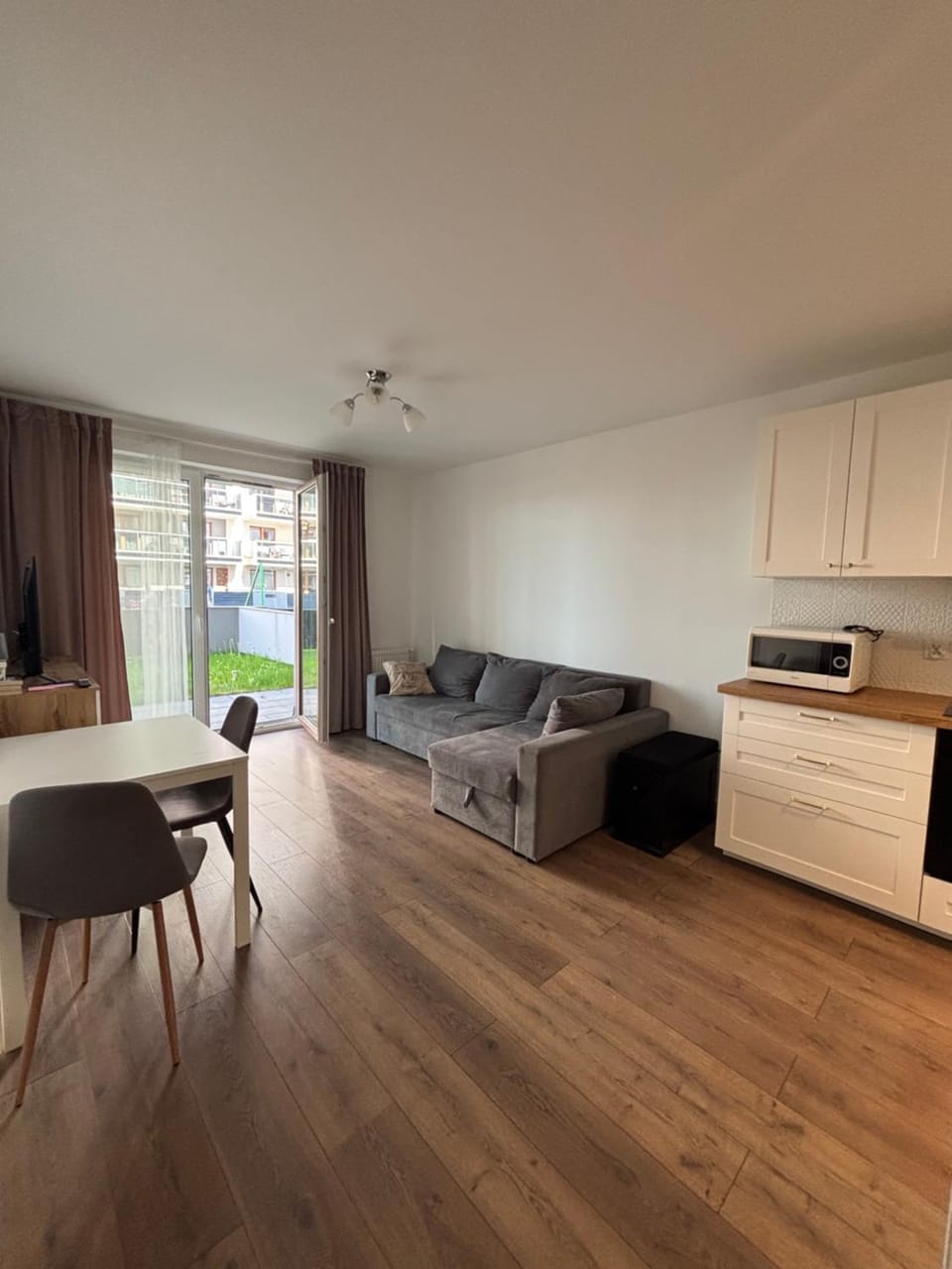 Kitchen or kitchenette, Living room