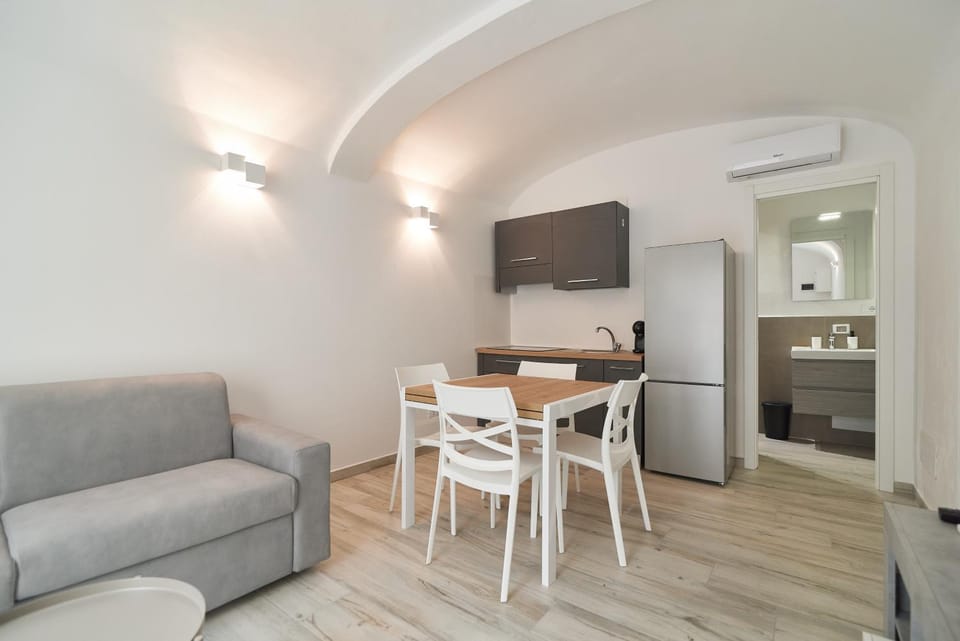 TV and multimedia, Kitchen or kitchenette, Living room, Seating area, Dining area, air conditioner