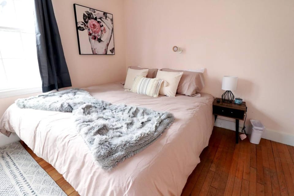 Grand Mid-Century 3BR • Near University • Game Rm Apartment in Princeton