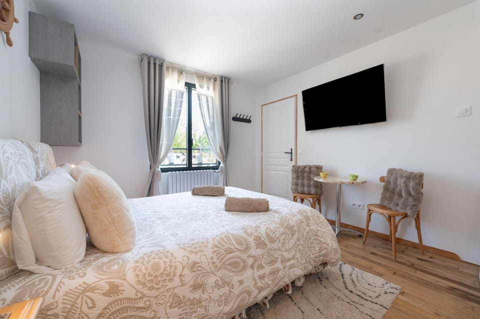 Living room, Bedroom