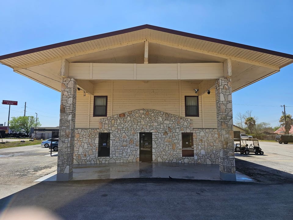 Executive Inn Motel in Comfort