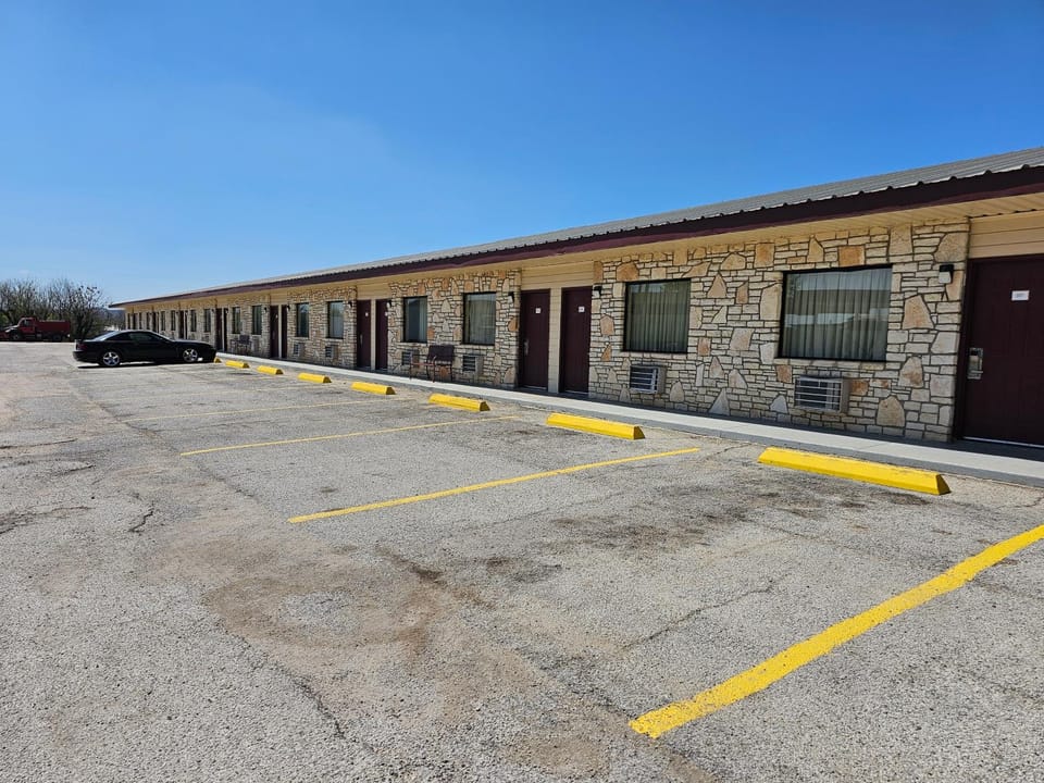Executive Inn Motel in Comfort