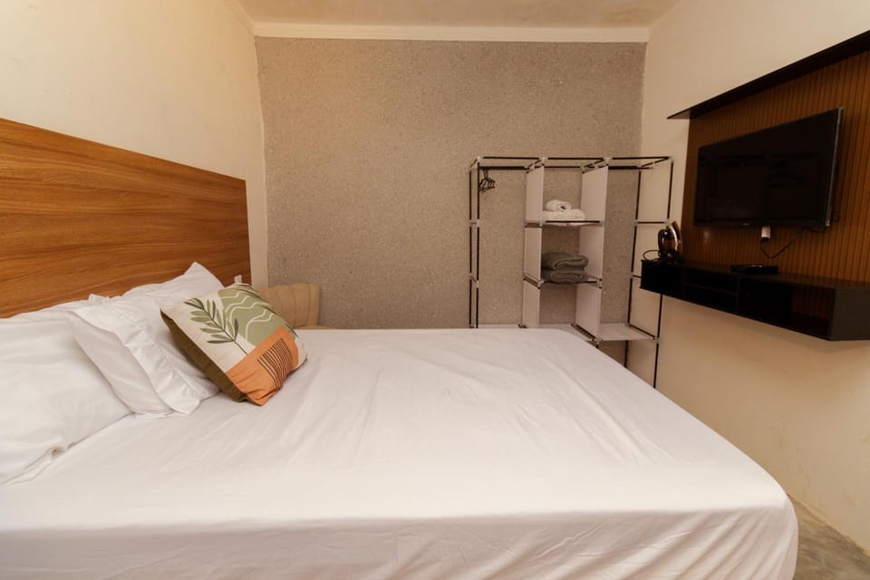 Bed, TV and multimedia, Bedroom