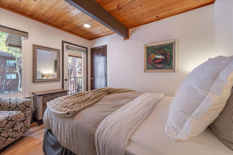 Tahoe City - Lake Forest Condo Apartment in Dollar Point
