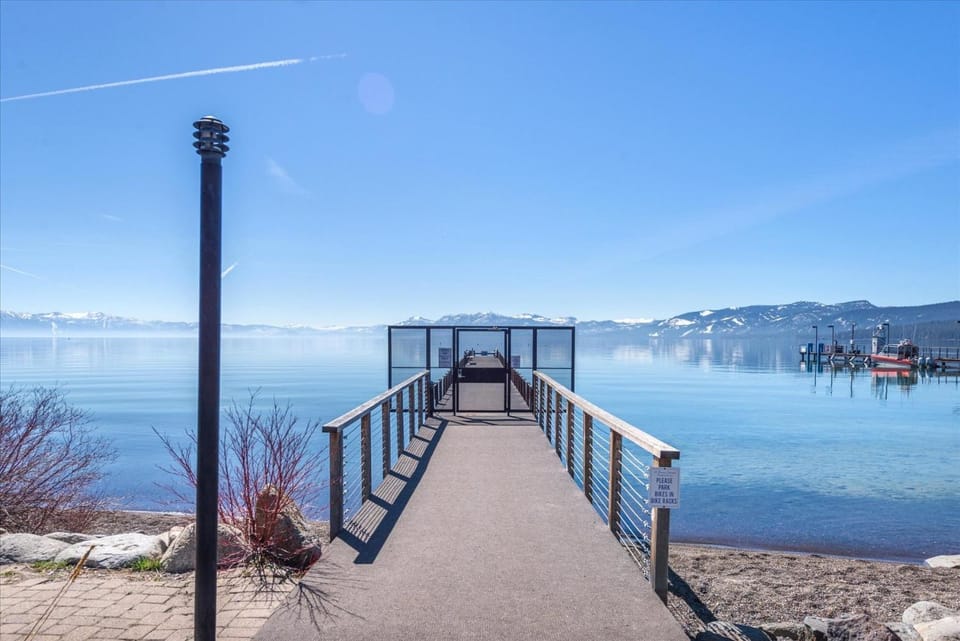 Tahoe City - Lake Forest Condo Apartment in Dollar Point