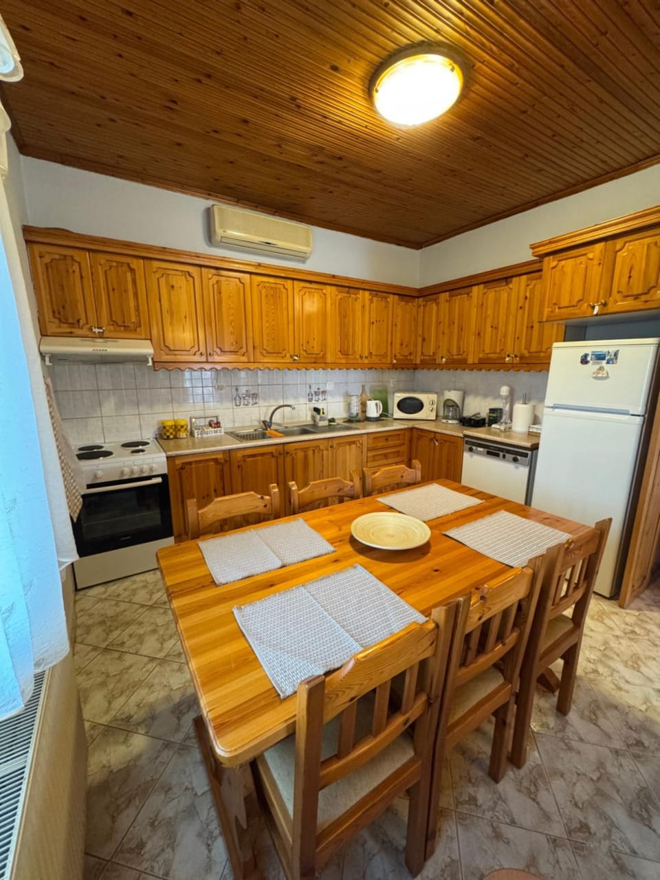 Kitchen or kitchenette, Dining area, oven, stove