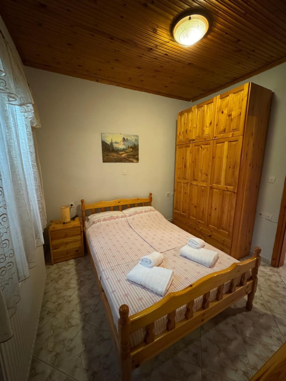 Bedroom, towels, wardrobe