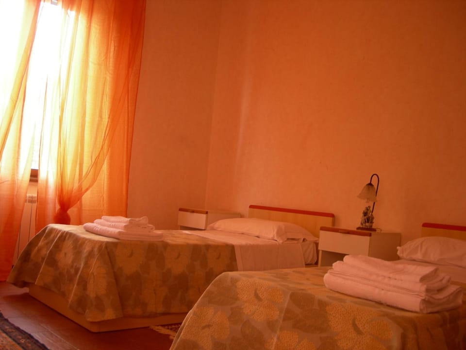 Day, Photo of the whole room