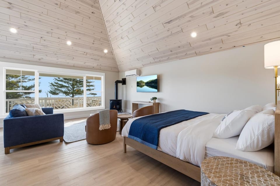 Bed, Living room, Seating area, Bedroom, Sea view, furniture, towels