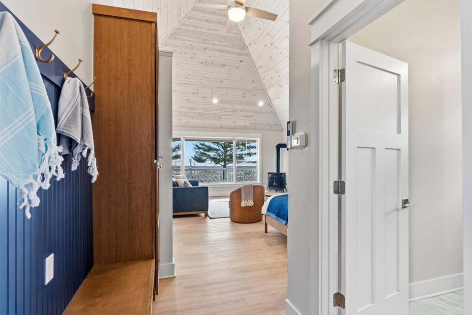 Day, Living room, furniture, wardrobe