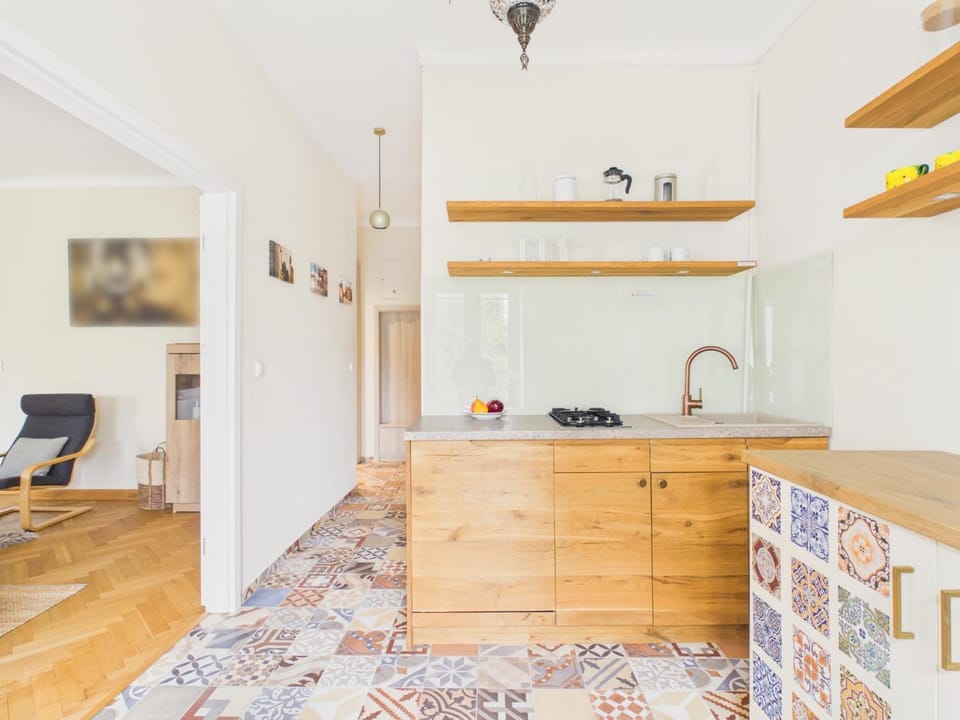 Kitchen or kitchenette, Seating area, Food, oven