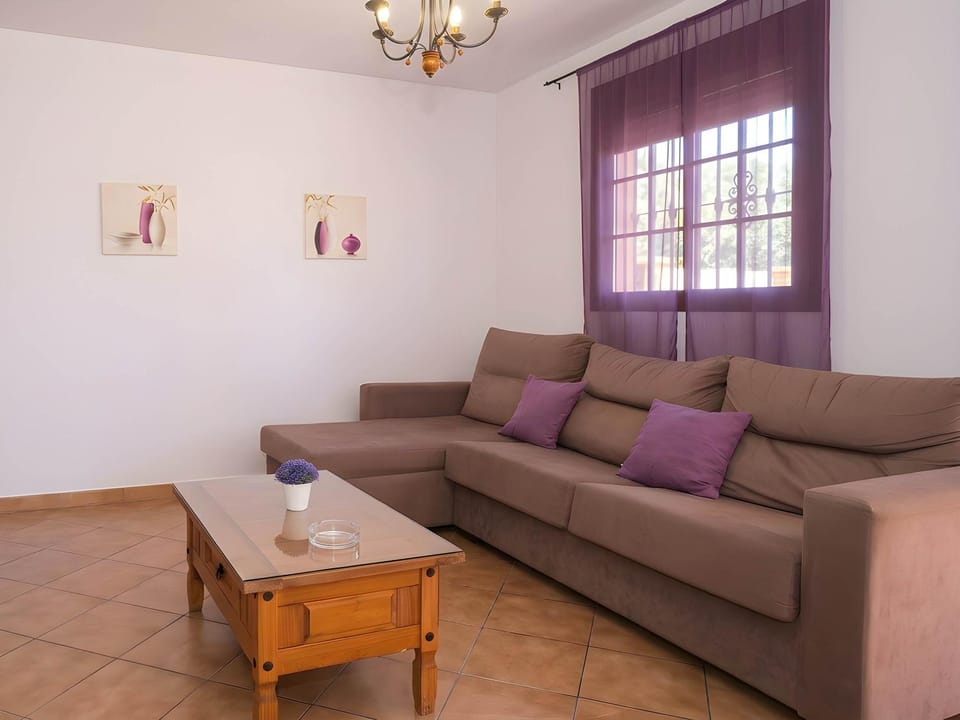 Casa con terraza cerca del pueblo solo alquilamos a familias Apartment in La Janda