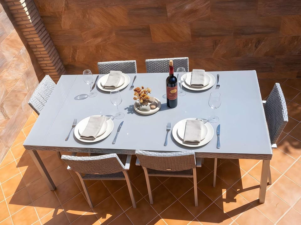 Casa con terraza cerca del pueblo solo alquilamos a familias Apartment in La Janda