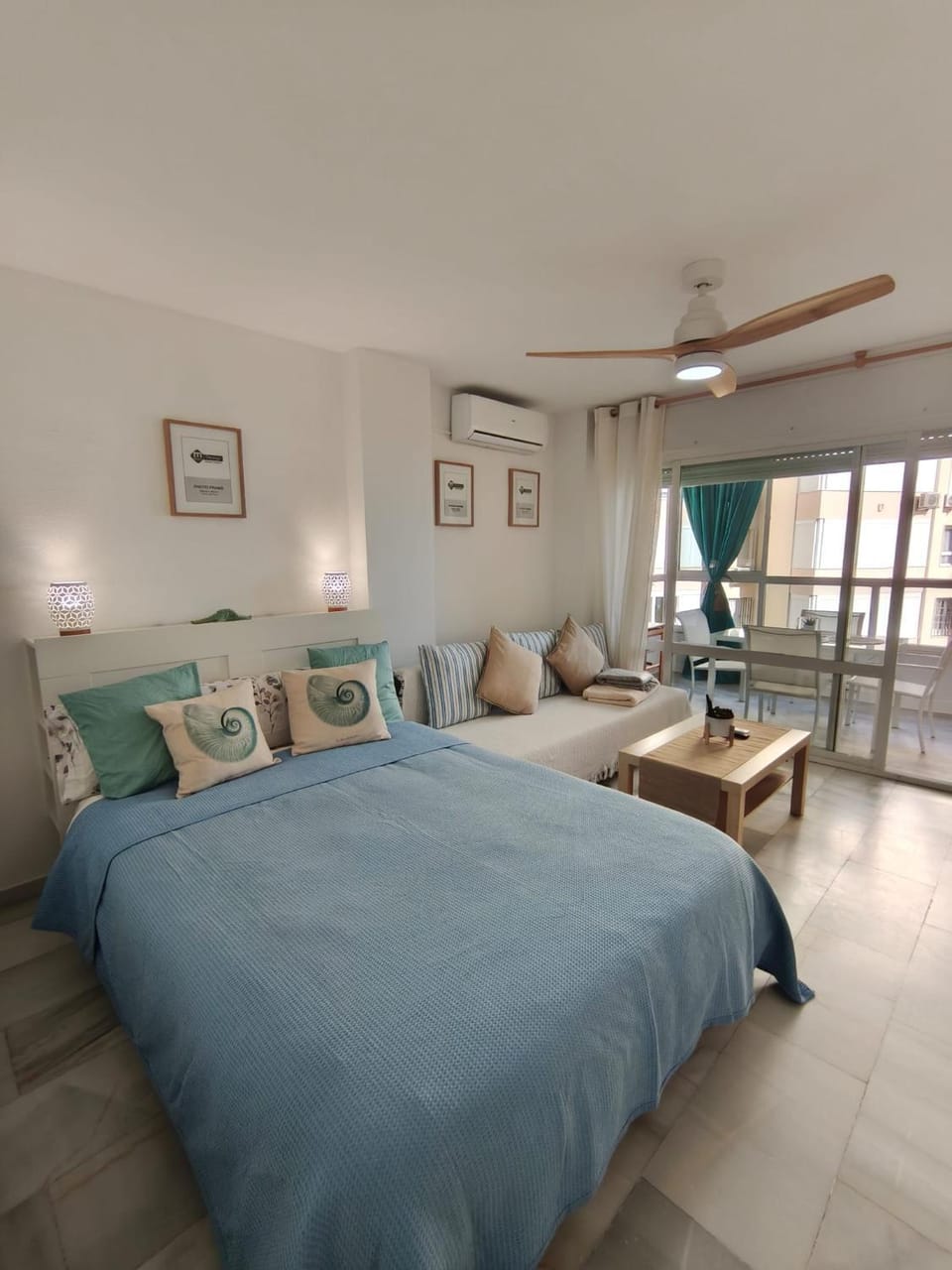 Bed, Living room, Bedroom