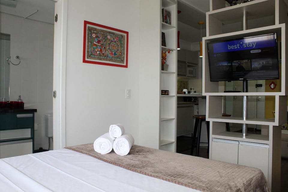 Bed, TV and multimedia, Bedroom