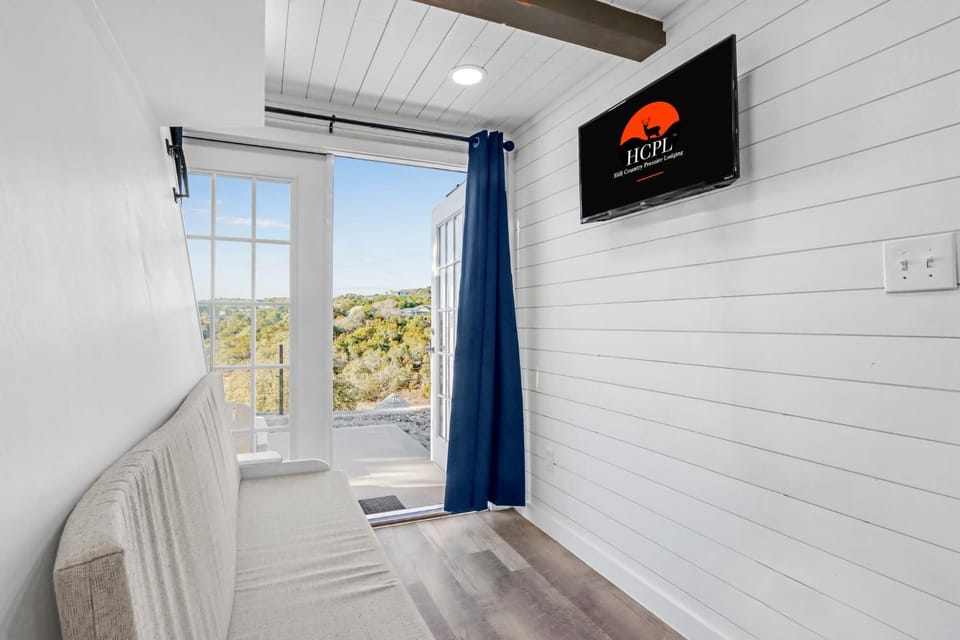 The Container Retreat - C11.. House in Canyon Lake