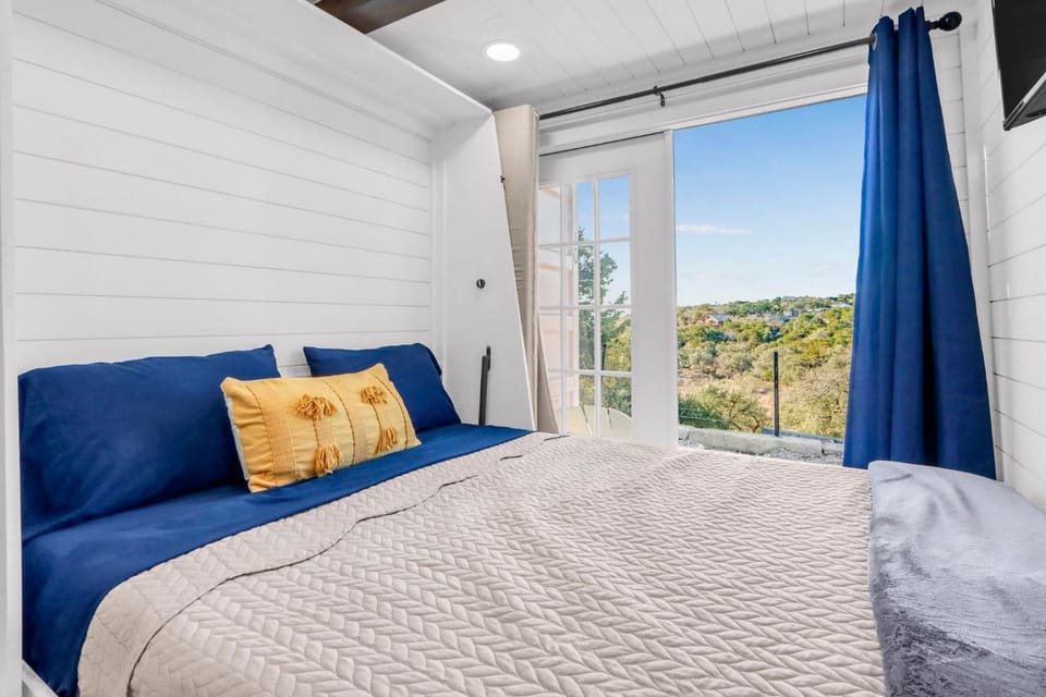 The Container Retreat - C11.. House in Canyon Lake
