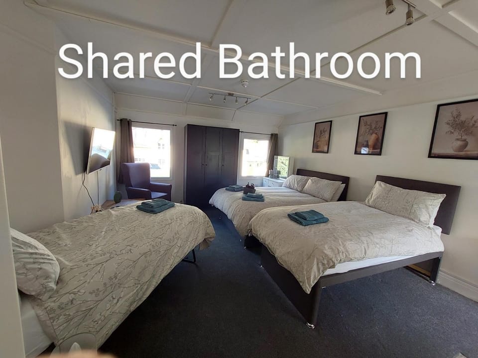 Photo of the whole room, Bedroom, towels